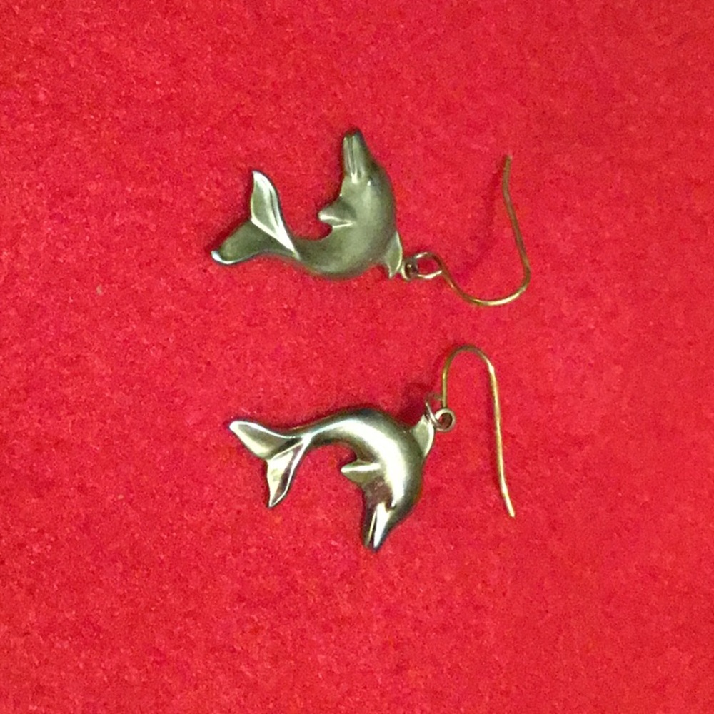 Beautiful Gold Dolphin Earrings in Excellent Condition